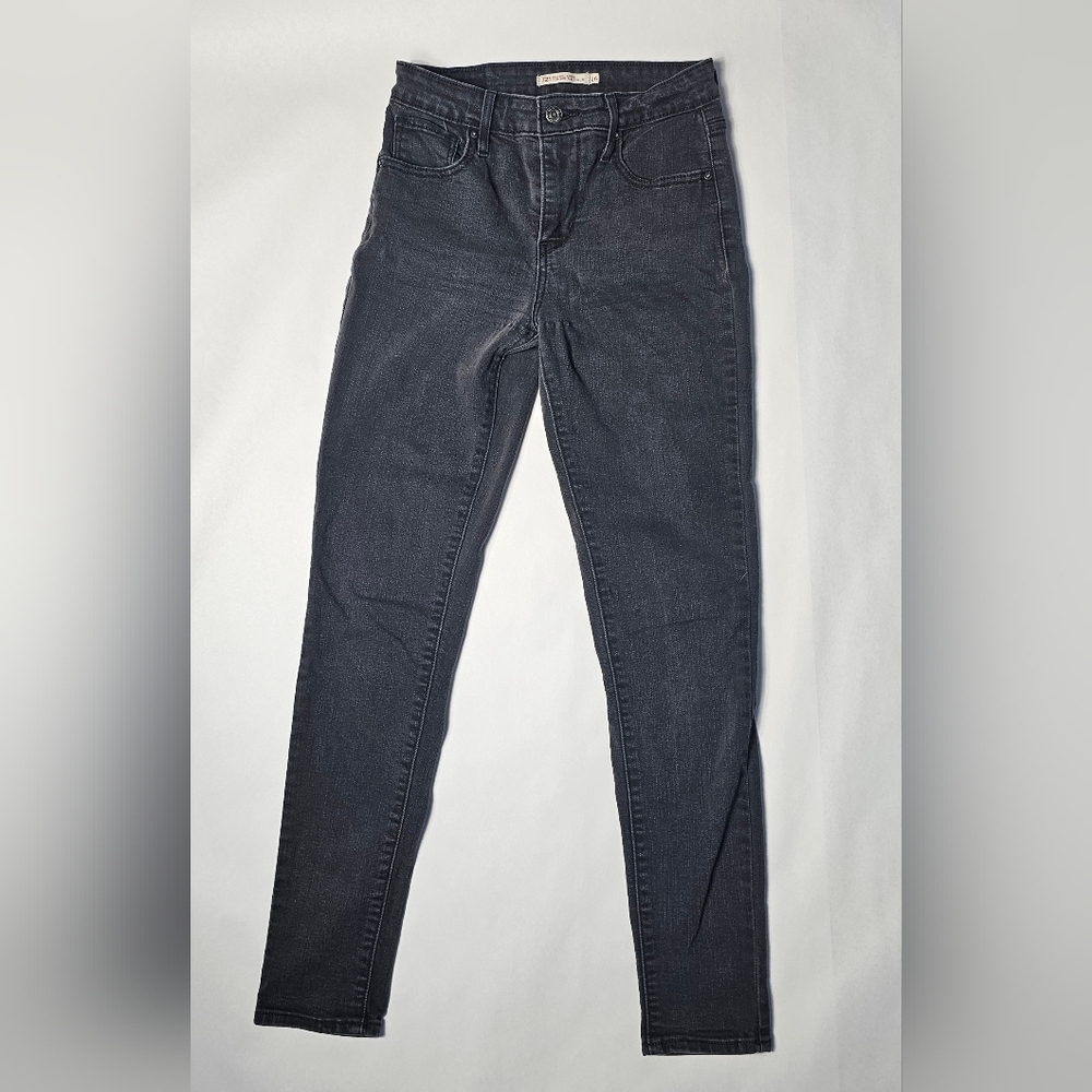 Levi High Rise Skinny Size 29
